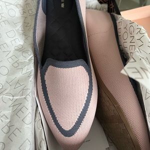 New never worn size 9 but feels like size 8